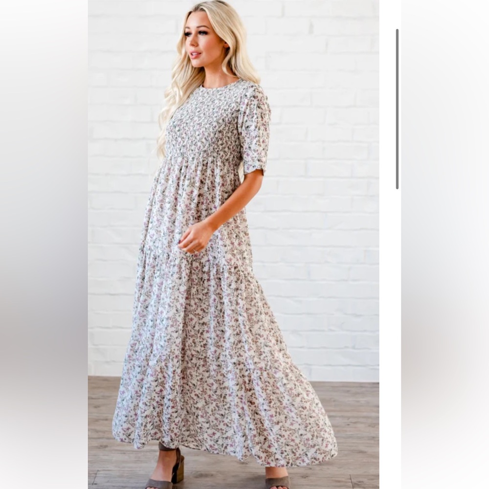 Sign Here Smocked Top Maxi Dress. Women’s Sz- L Floral | Feminine | Flowy | EUC